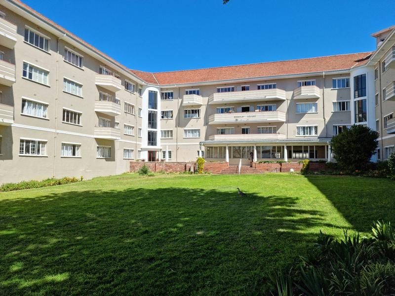 Bachelor Apartment for Sale in Rondebosch.
