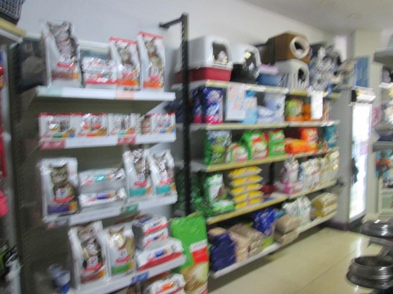 PET FOOD STORE / FOOD AND ACCESSORIES R665  000