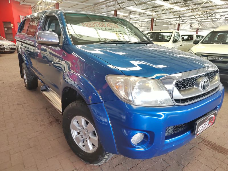 2010 Toyota Hilux 2.7 VVT-i R/Body Raider WITH 231682 KMS, CALL JOOMA 071 584 3388
