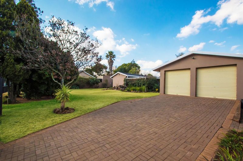 Love and laughter is what you will find in this spacious 3 bedroom house, 2 bathrooms and a swimm...