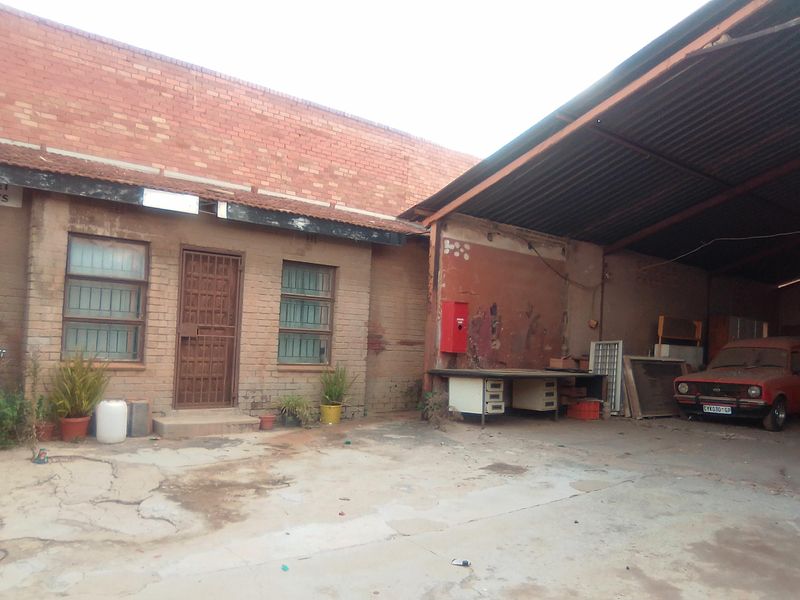Industrial property for sale in a secure area with very high walls in a busy erea