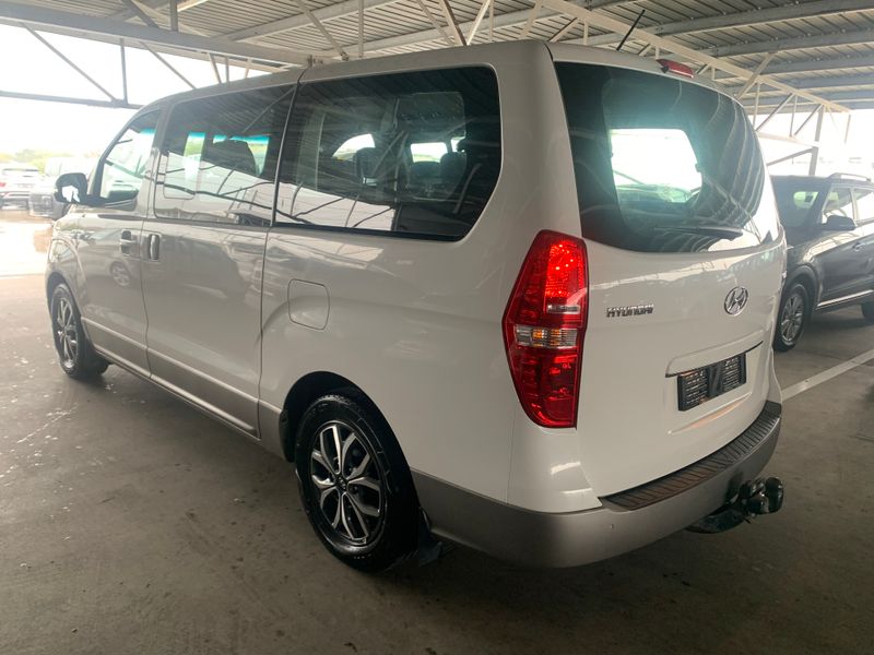 Hyundai H1 MY15 2.5 VGTi 9-Seater Bus AT, White with 34000km, for sale!