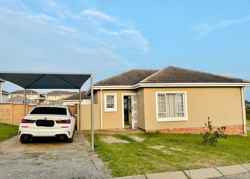 Beautiful modern 3 bedroom townhouse to rent in Gonubie Palms Complex