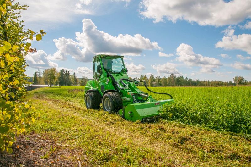 Avant 745 with Kubota Engine 50hp  1400 kg lift capacity Excavator front end loader mini digger