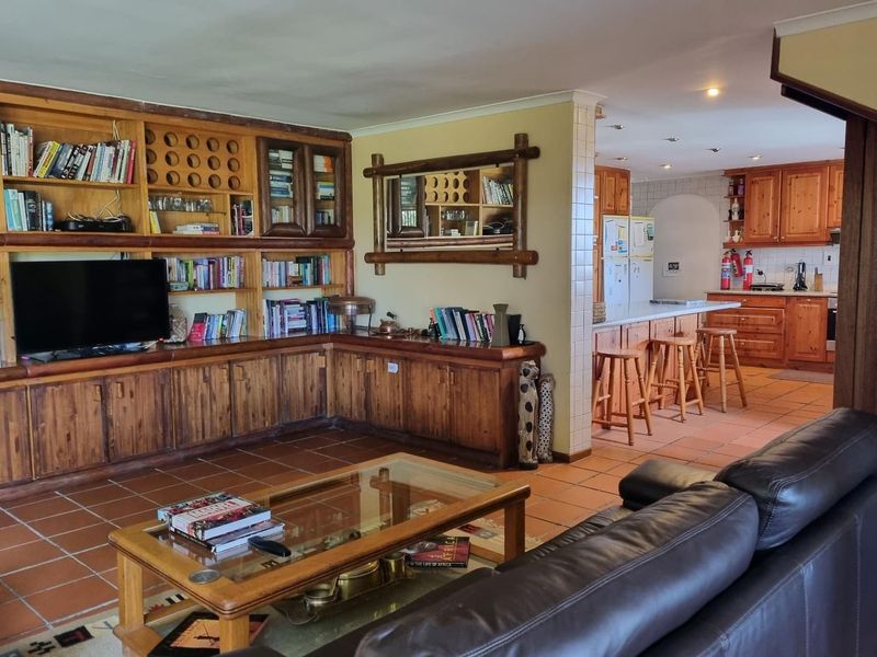 House Share in Welgemoed-Stunning Views-Fully Furnished / Serviced 4 Single Professionals