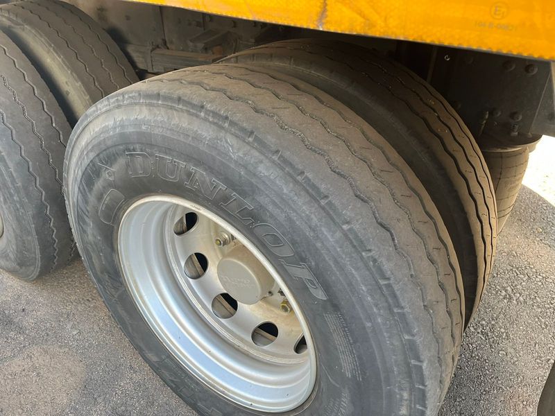 TATA LPT 1518 SLEEPER CAB WITH TAG AXLE AND VOLUME BODY