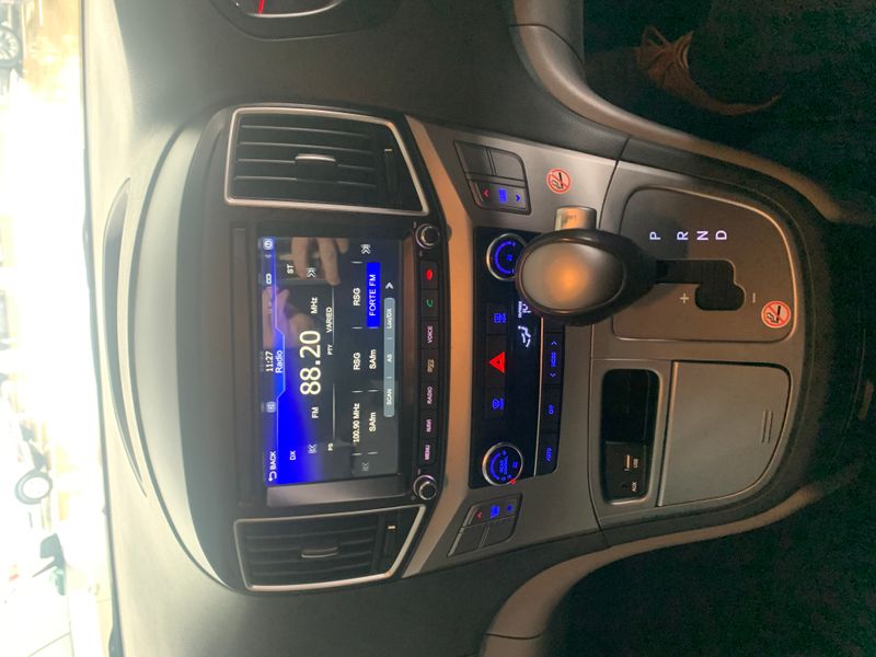 Hyundai H1 MY15 2.5 VGTi 9-Seater Bus AT, White with 34000km, for sale!