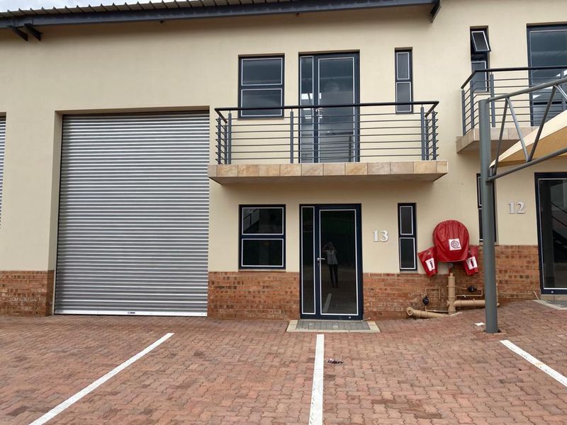 Upmarket micro unit located in BBQ Bend - Barbeque Downs, Midrand
