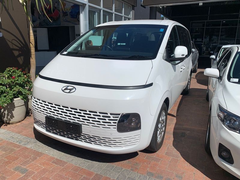 Hyundai Staria MY21.11 2.2D Executive 9 Seater AT, White with 44700km, for sale!
