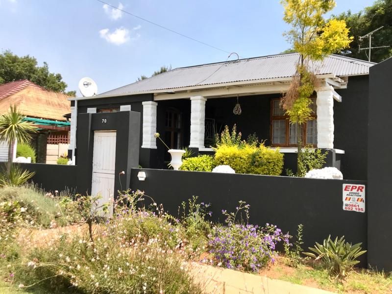 Beautiful 2 Bedroom House with a 2 Bedroom Flat For Sale in Krugersdorp North.