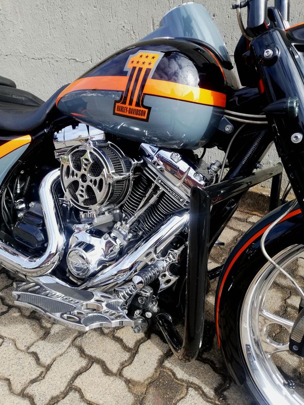 Stunning Customized CVO Road King Bagger!