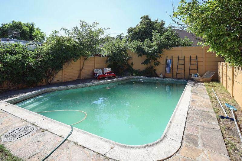 House for sale in Boston, Bellville