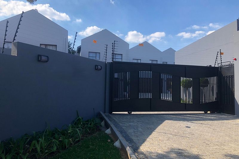 2 Bedroom house in Bryanston For Sale