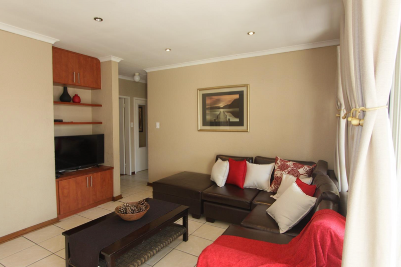 2 Bedroom Apartment To Let in Morningside