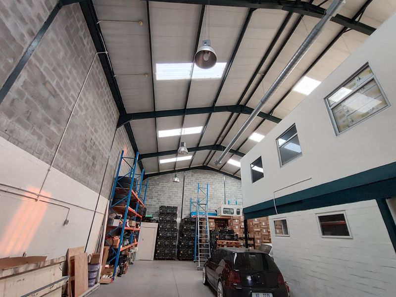 Well lit Double Volume Warehouse with 5m Roller Shutter