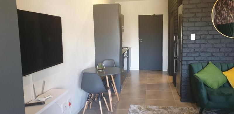 Classy &amp; Trendy Furnished Studio Apartment in the heart of Sandton CBD