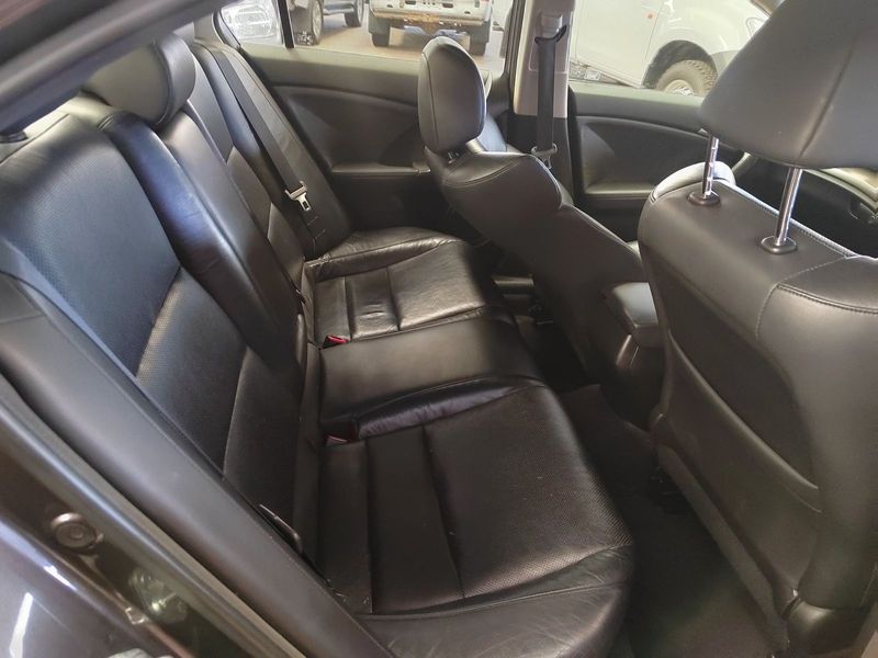 2011 Honda Accord 2.0 ELEGANCE SEDAN with 189747kms CALL BOITY 083 506 0587