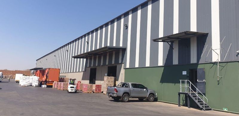 Large industrial facility available for rent in Pomona