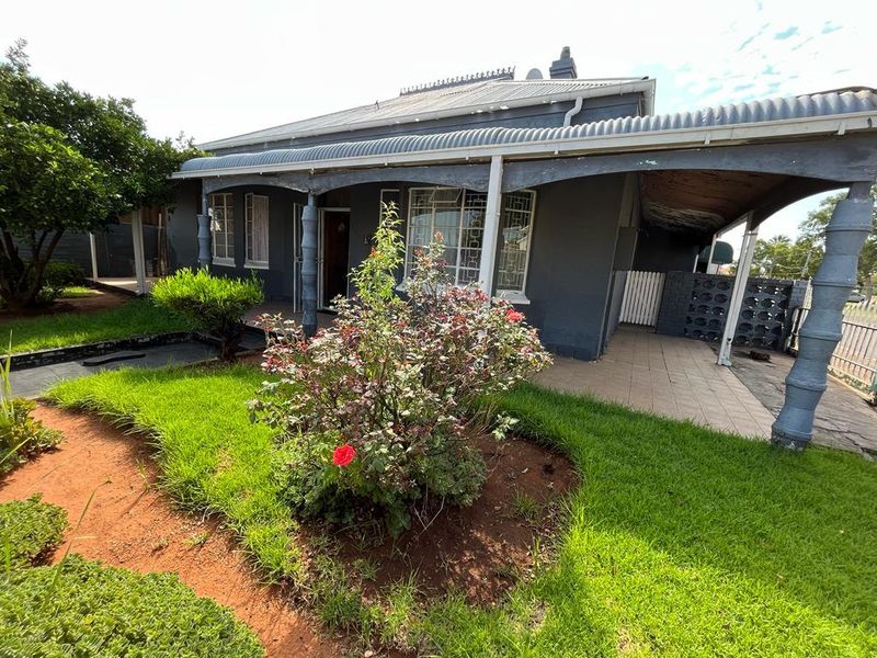 House in Kimberley North For Sale