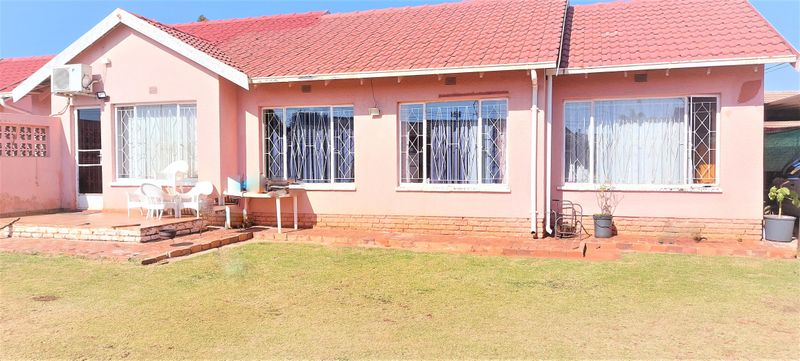 Lovely Home Situated on a Massive Stand in the Heart of Lenasia South.