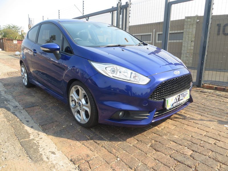 2015 Ford Fiesta ST 1.6 EcoBoost 3-Door, Blue with 61000km available now!