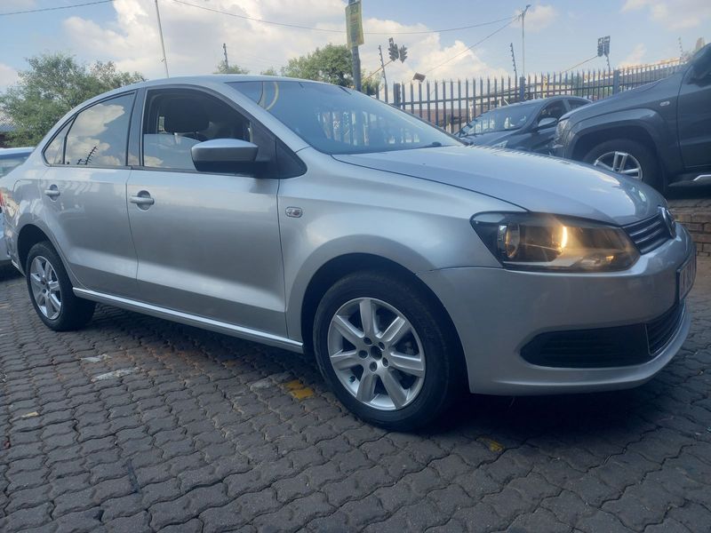 2014 Volkswagen Polo Sedan 1.4i Comfortline, Silver with 83000km available now!