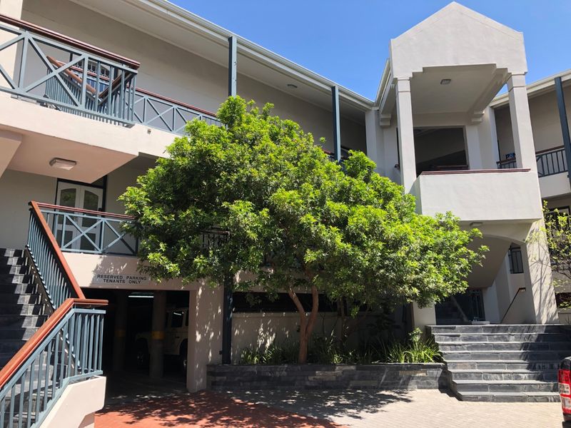 355m2 White Boxed Office to Rent on Kloof Street, Gardens