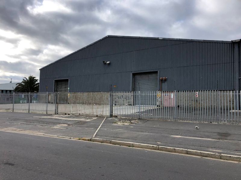 Large Logistics Facility To Let in Montague Gardens