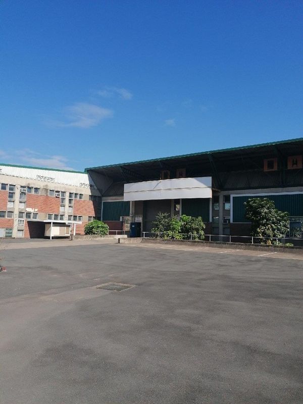 3040 m2 Commercial/Light Industrial Property To Let