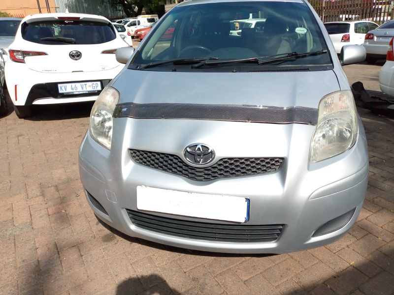 2010 Toyota Yaris 1.0 T1 5-Door, Silver with 63000km available now!
