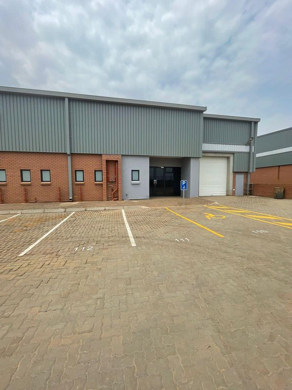 Upmarket industrial units to let in Clayville