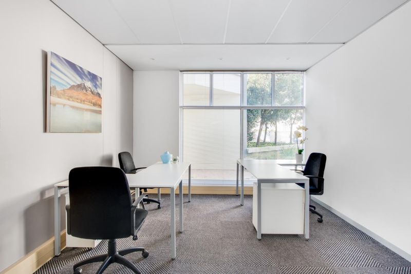 Private office space for 5 persons in Regus Bryanston Cedarwoods