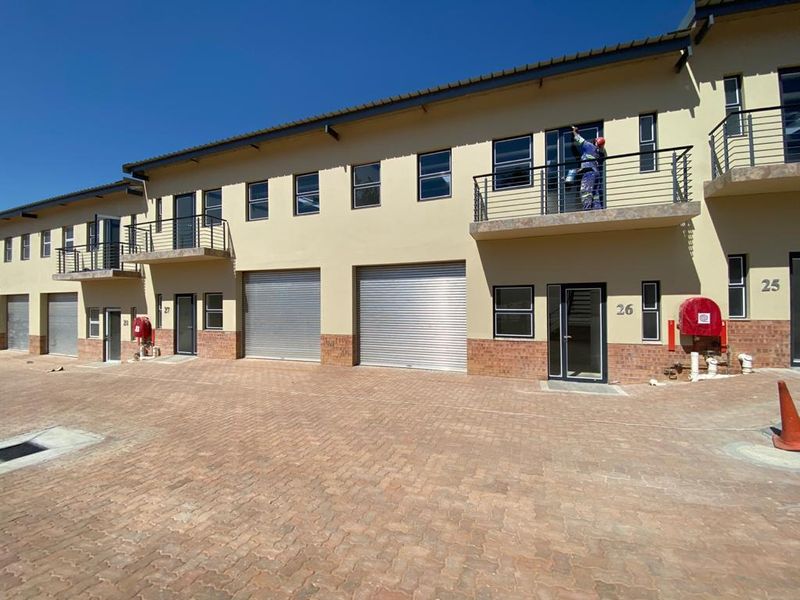Exceptionally neat mini unit to let / for sale in Barbeque Downs, Midrand