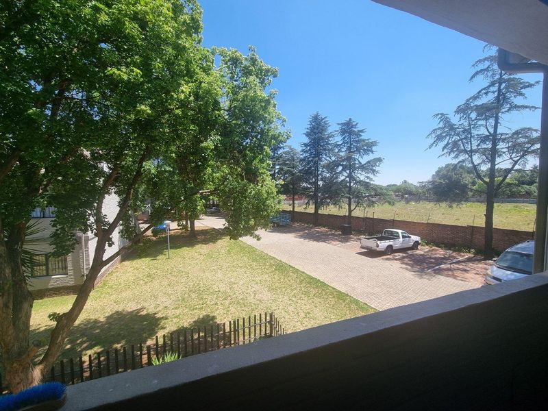 Apartment For Sale in Crystal Park, Benoni