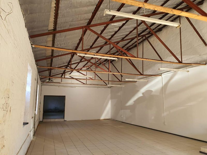 SPACIOUS 333SQM WAREHOUSE AND SHOWROOM WITH YARD AVAILABLE IN SALT RIVER