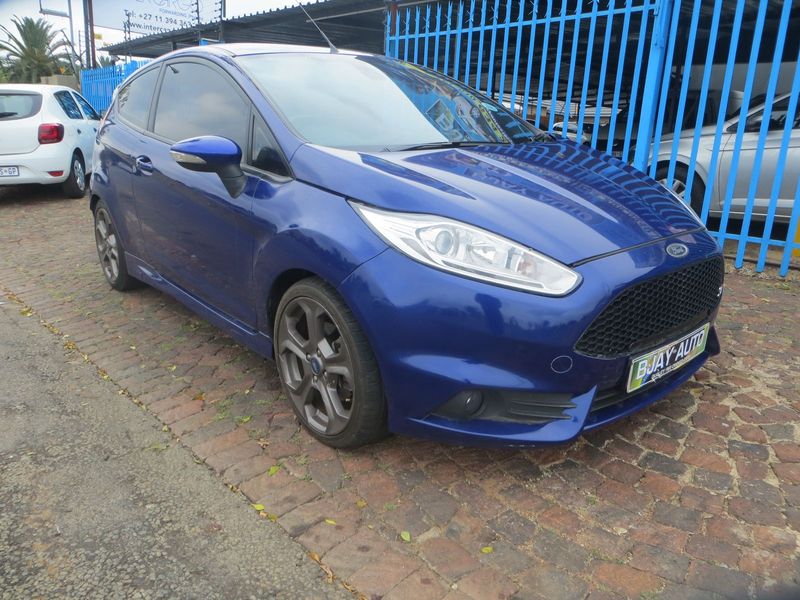 2015 Ford Fiesta ST 1.6 EcoBoost 3-Door, Blue with 85000km available now!