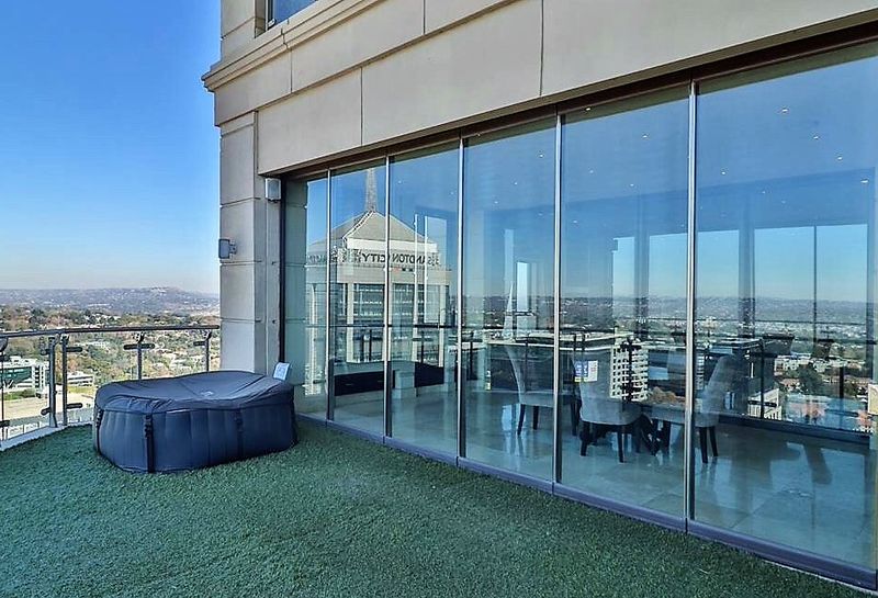 Four Bedroom Penthouse to rent in Sandton