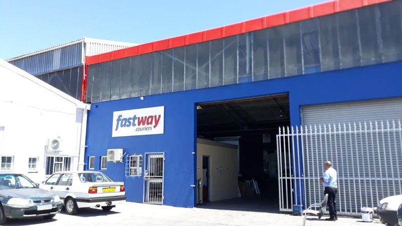 3 180m2 Warehouse/factory to let in Parow industria