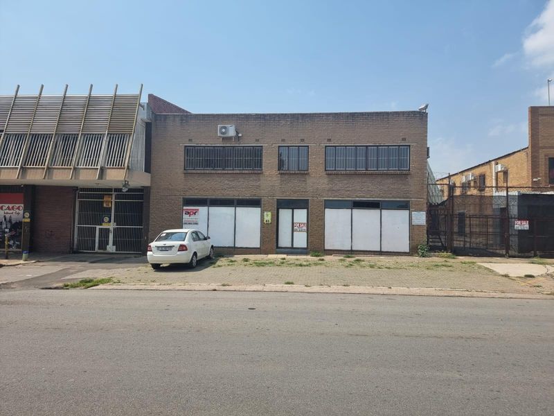 600sqm Commercial/retail space with signage opportunity and road exposure for sale in Benoni