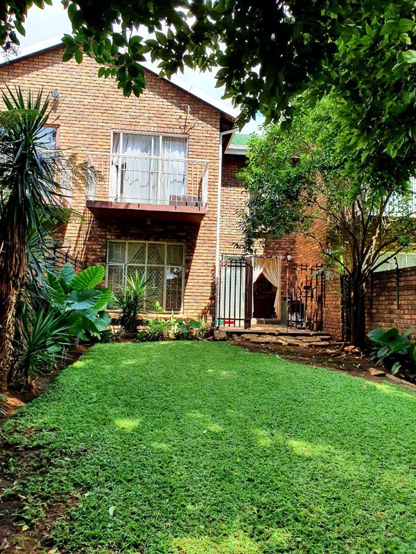 2 Bedroom Duplex For Sale in Pretoria North