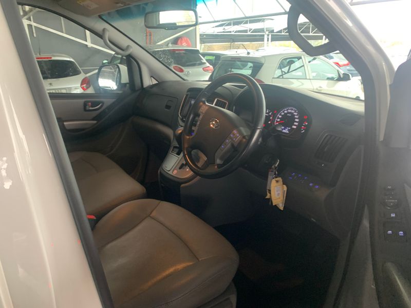 Hyundai H1 MY15 2.5 VGTi 9-Seater Bus AT, White with 34000km, for sale!