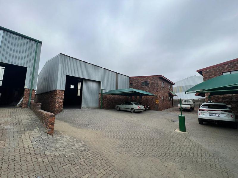 Apex | Neat warehouse to let / for sale in Benoni