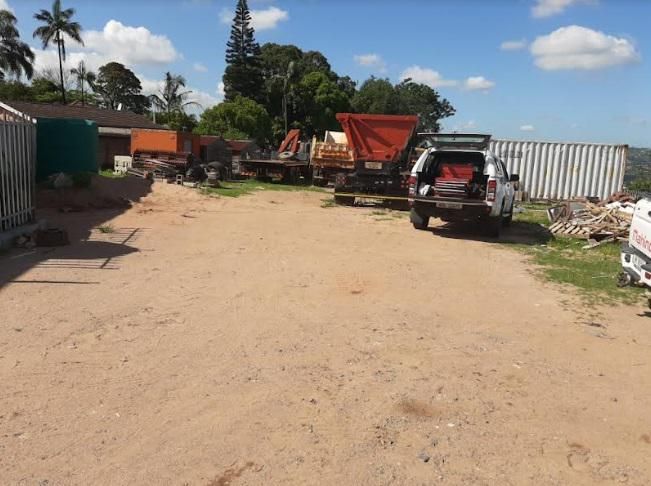 EXCELLENT INVESTMENT - YARD PLUS OFFICE BLOCK PINETOWN