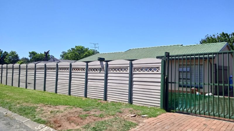 Immaculate Family House Selling for R 1 390. 000