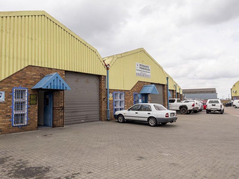 188m2 Industrial property with excellent exposure to rent in Brackenfell
