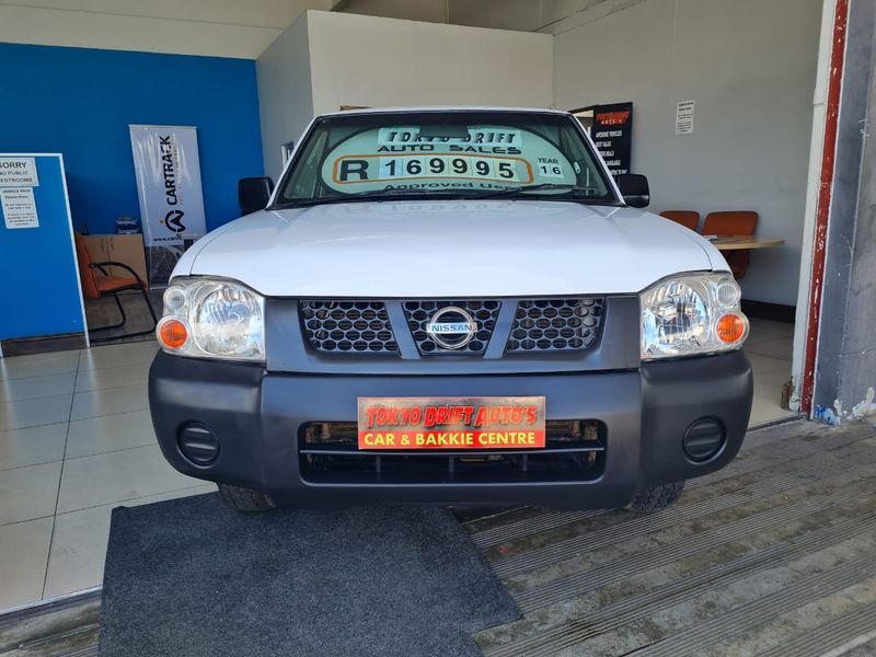 White Nissan NP300 Hardbody 2.0 LWB with 160926km available now!