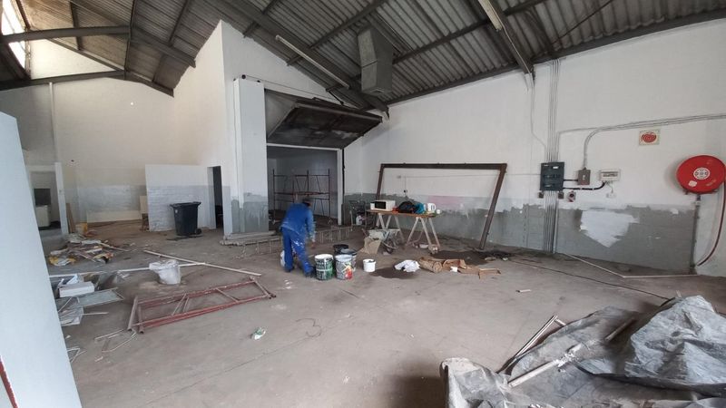 255m2 Warehouse to rent in Stikland