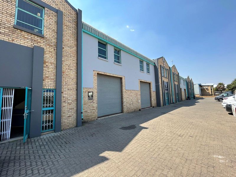Spartan |Neat modern warehouse available to let
