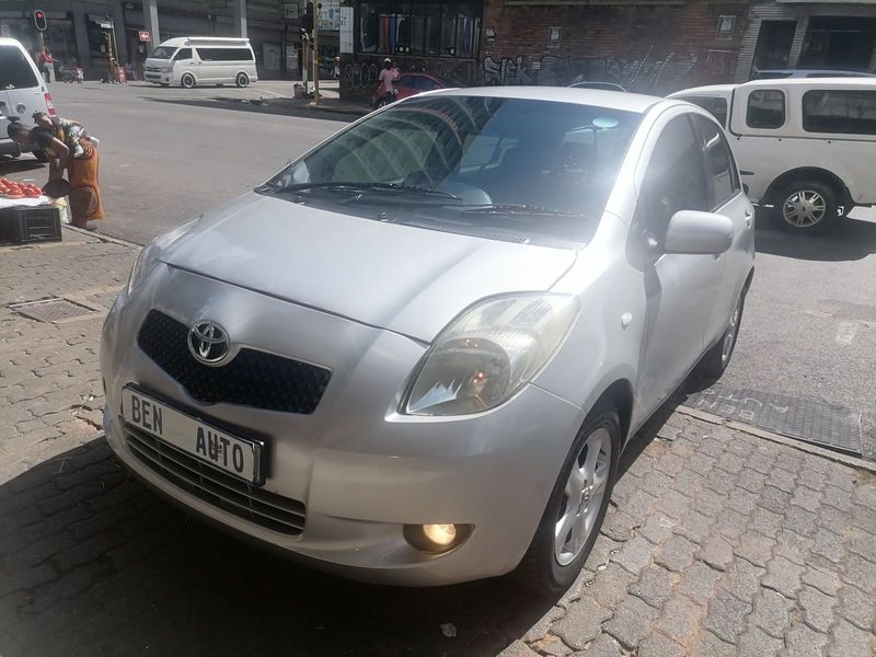 2007 Toyota Yaris 1.3 T3 5-Door, Silver with 75000km available now!