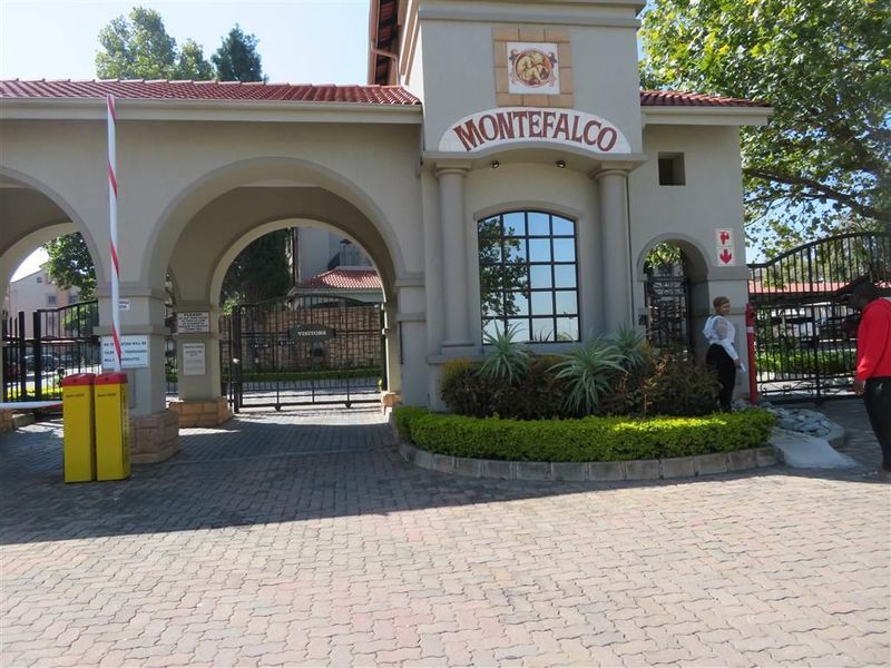 Apartment in Lonehill For Sale
